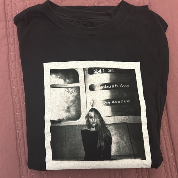 *RARE* 2017 SABRINA CARPENTER CONCERT SHIRT (The De-Tour Concerts in 2017) - Picture 3 of 4